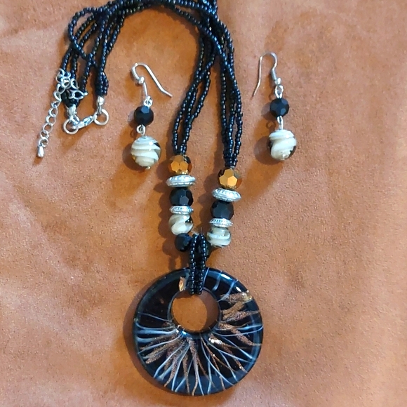 Artistic Pendant on Beaded Necklace - Picture 2 of 3